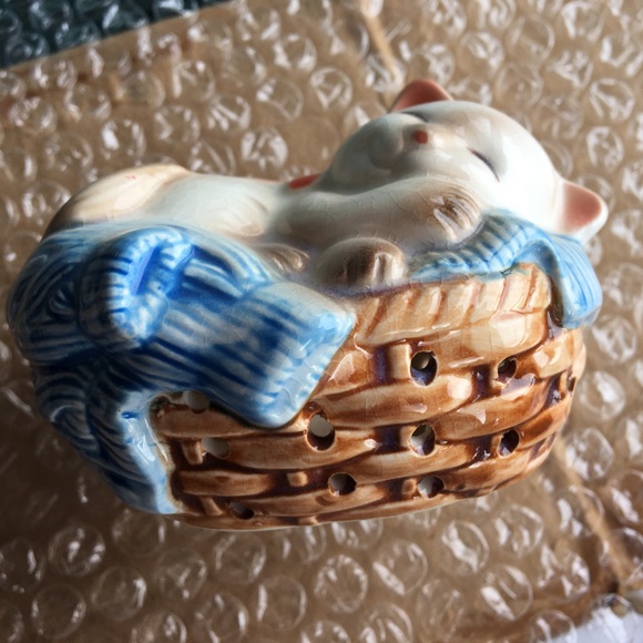 2/$20 Kitten Sleeping In A Basket Avon Collectible 1984 - Picture 7 of 8